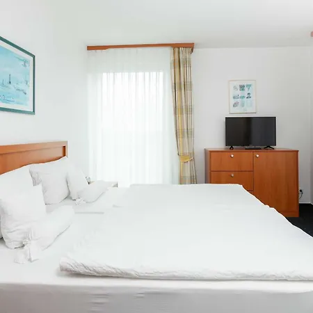 فندق Haus Koebesine 11 *