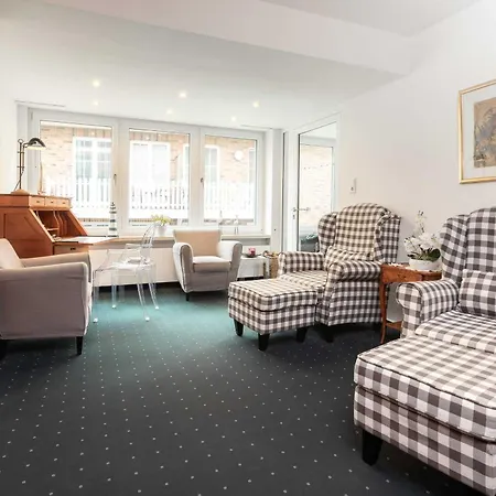 Haus Koebesine 11 فندق